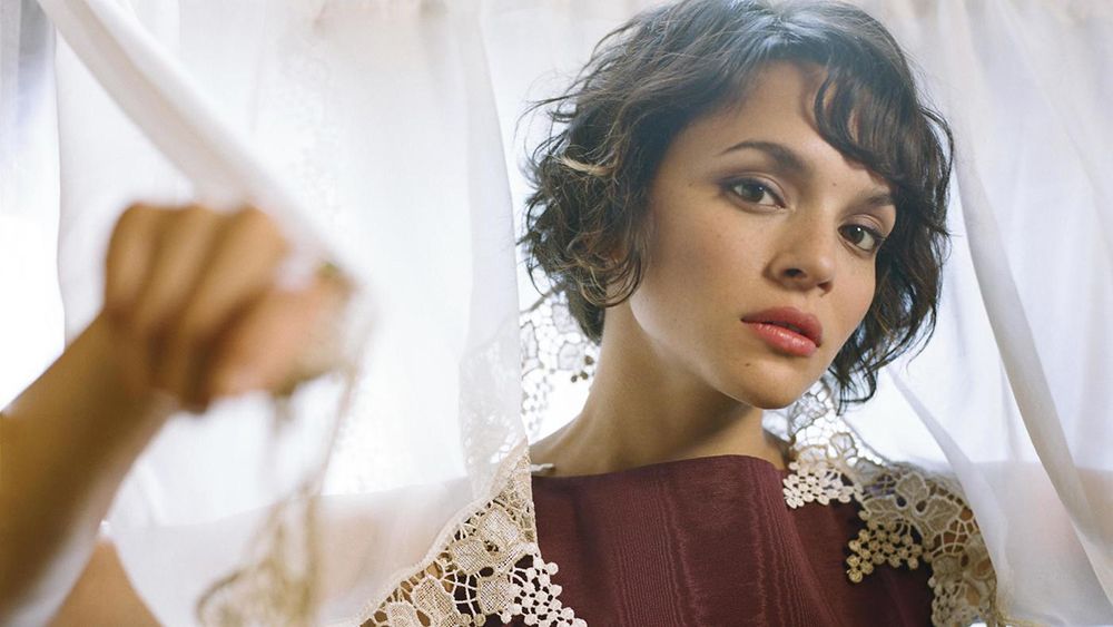 norah-jones-3-credit-autumn-dewilde-wide-de35809ebbb951f585ddbb9e8a4bc5888acc5077-ecd5d0ede5213fb8e07bd686a71095a1.jpg