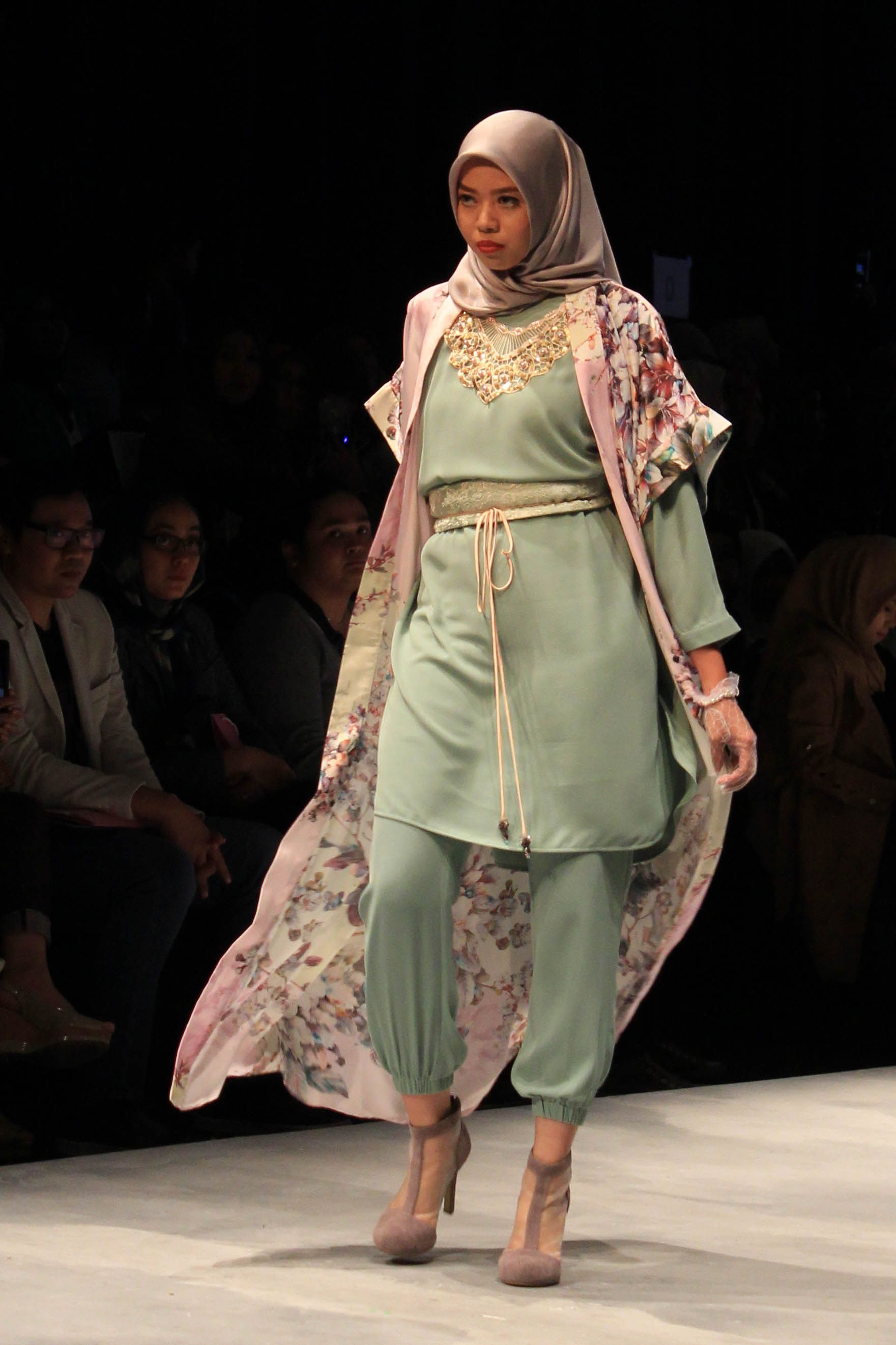 trend-fashion-hijab-floral-anniesa-hasibuan-15eed9ea64c57d73e858d1351b1e20f7.JPG