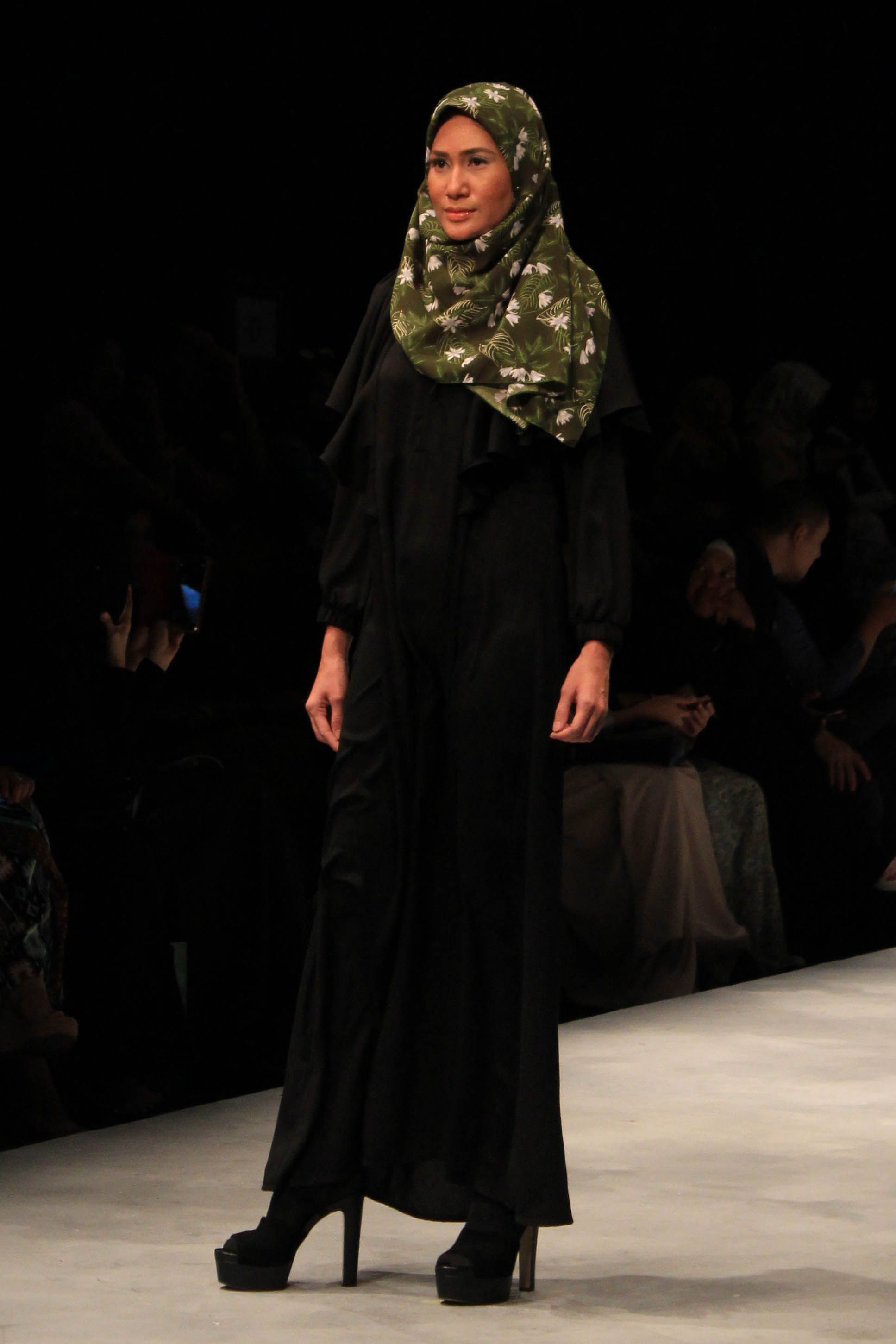 trend-fashion-hijab-floral-kivitz-by-fitria-aulia-c0b2336cfb65701ce39ac1d7a67484d7.JPG