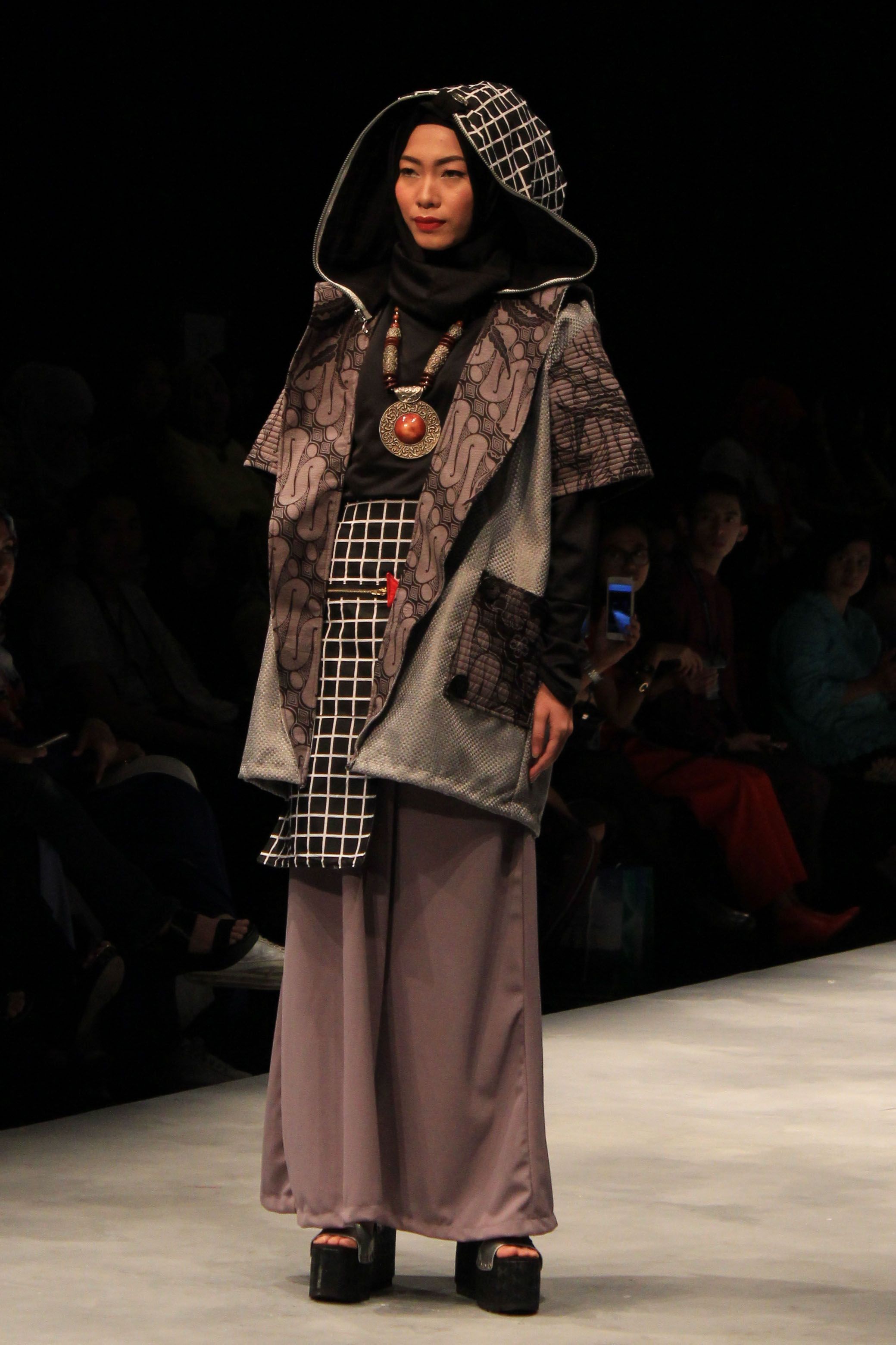 tren-hijab-busana-muslim-batik-agus-sunandar-46ad7a0d2be17eb59982cebff724c1dc.JPG
