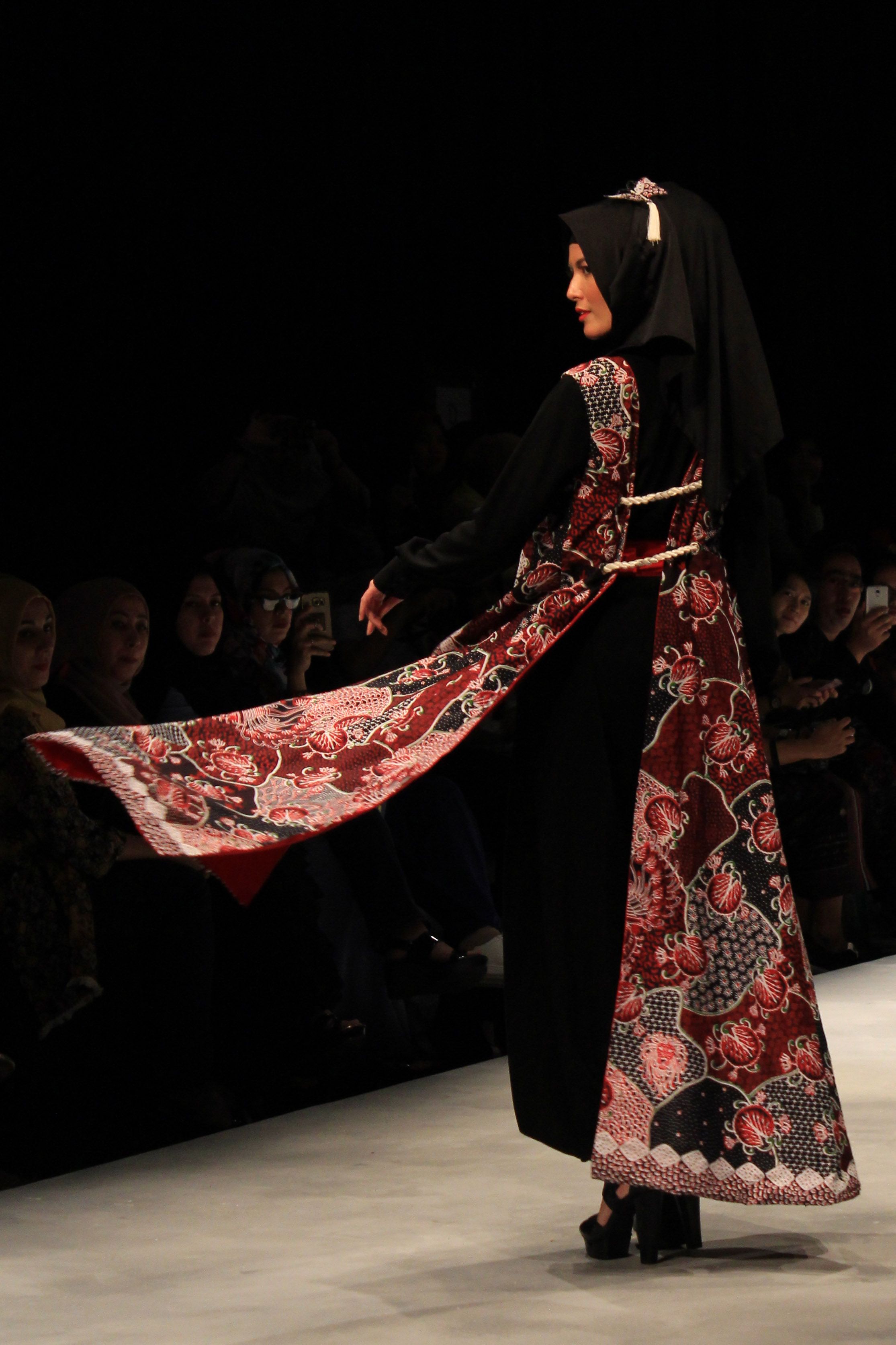 tren-hijab-busana-muslim-batik-shila-dawilah-6807696f6c05737fbf1bd16471157c94.JPG