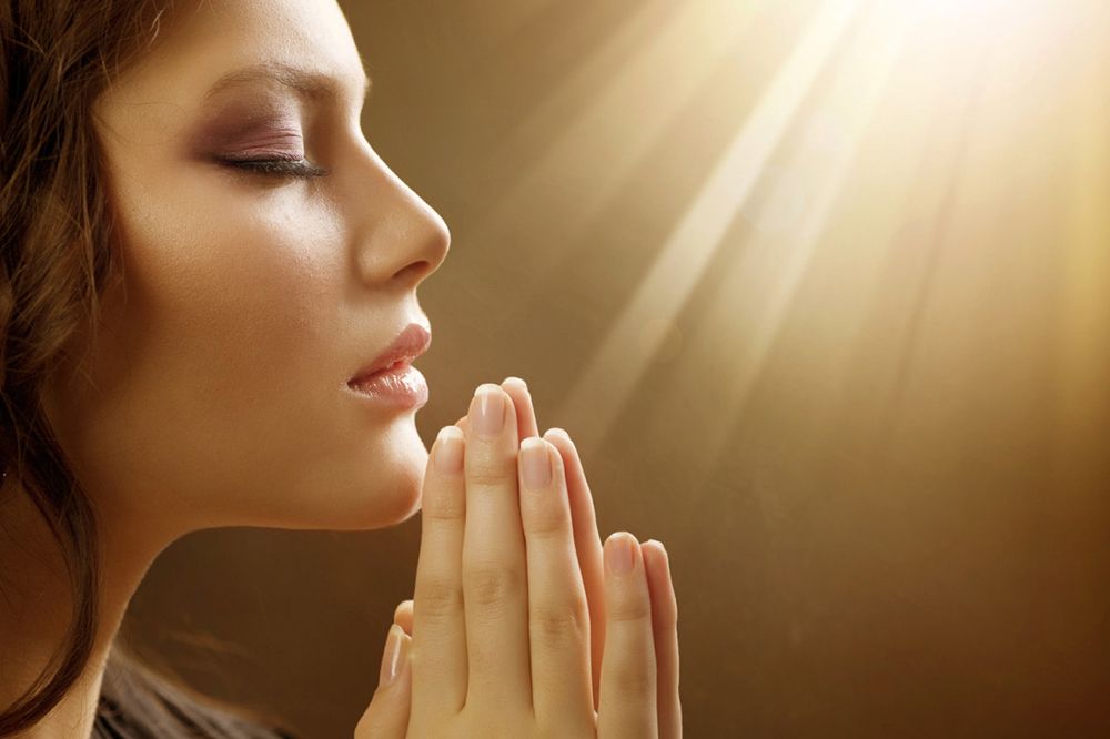 praying-woman-12-30-15-eb08254814b139445679811c247b8103.jpg