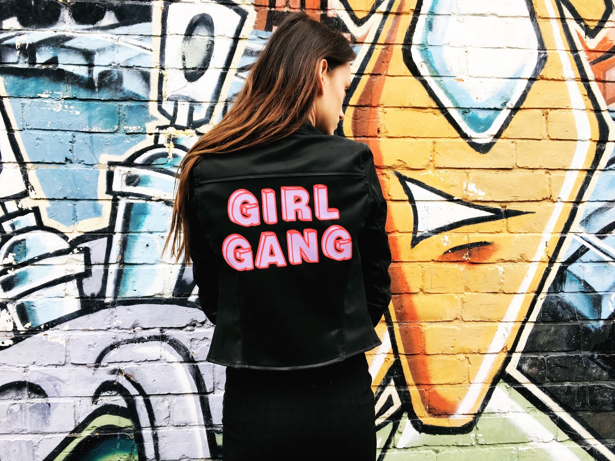 girl-gang-jacket-street-style-d4b65a02696b36894036d720be555620.jpg