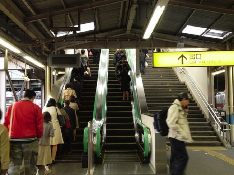 escalator-japan-7989ef3be0d168fcd9106d7a294a5d18.jpg