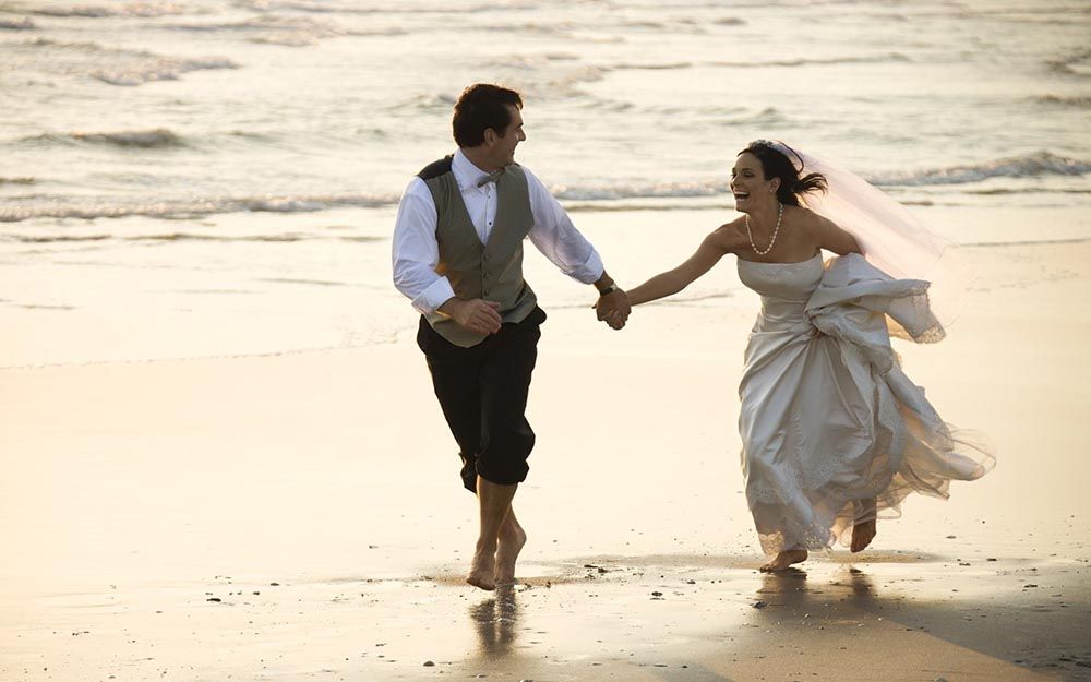 bride-and-groom-running-on-the-beach-1920x1200-wide-wallpapersnet-0122b2008bd52f917ca194e281119282.jpg