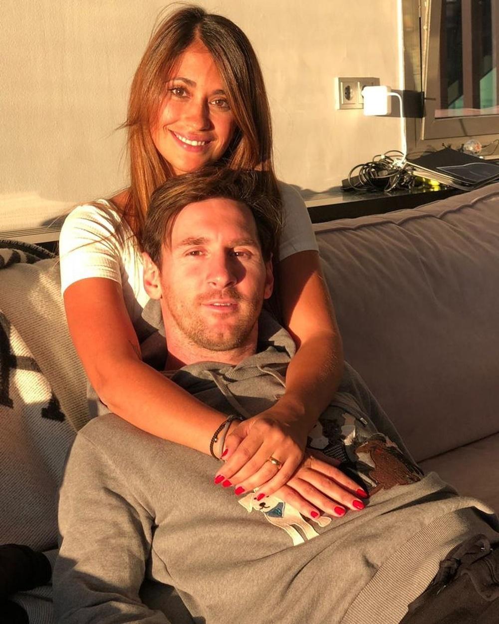 Nikahi Cinta Pertama 10 Potret Mesra Lionel Messi Istri