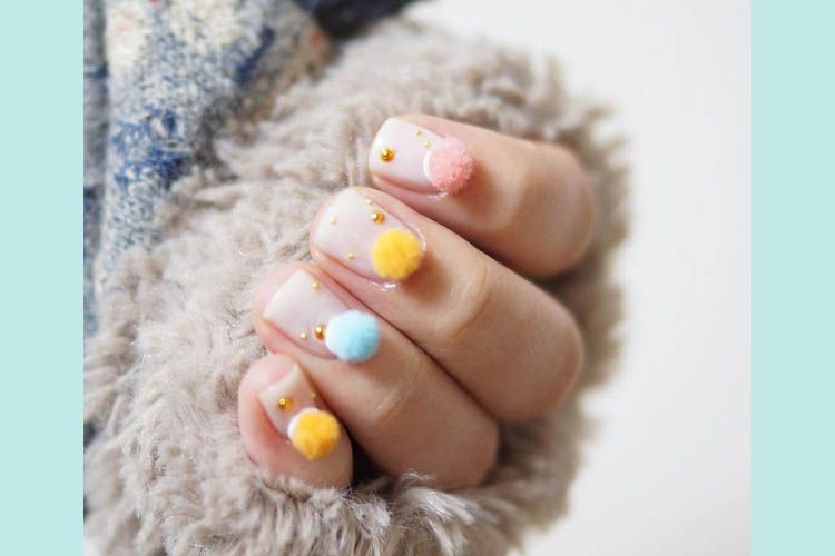 Menakjubkan! Tren Pom-pom Nails Kini yang Menjadi Inspirasi Dunia Mode