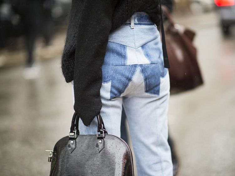 3 Jenis Celana Jeans Ini Siap Mewujudkan Tampilan Curvy Si Pemilik Pantat Rata