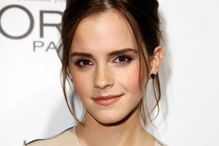 Akhirnya, Emma Watson Pamerkan Poster Film Terbarunya Beauty and The Beast