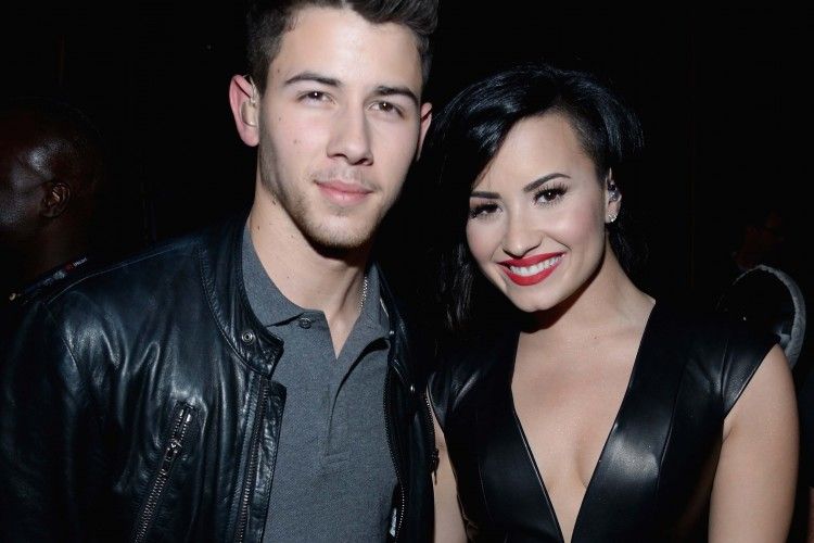 Siapa Bilang Cowok dan Cewek Nggak Bisa Berteman? Tiru 7 Tips dari Demi Lovato dan Nick Jonas Yuk