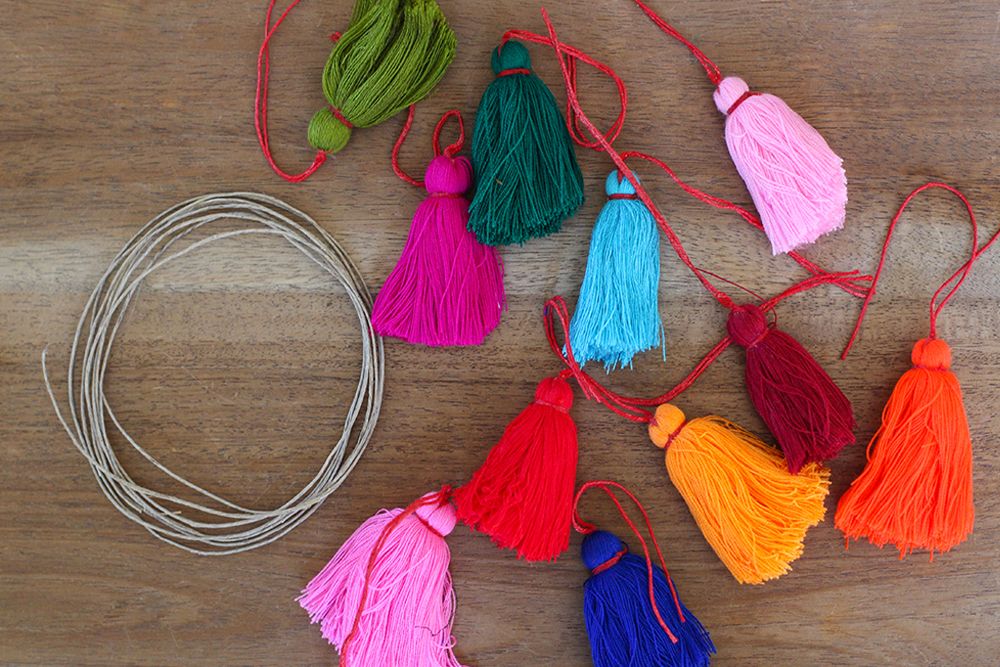 DIY: Colorful Tassel Bag Charm Super Eyecatching