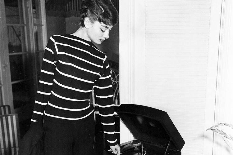 Blast From The Past: 5 Busana Iconic Audrey Hepburn yang Masih Jadi Tren Sampai Sekarang