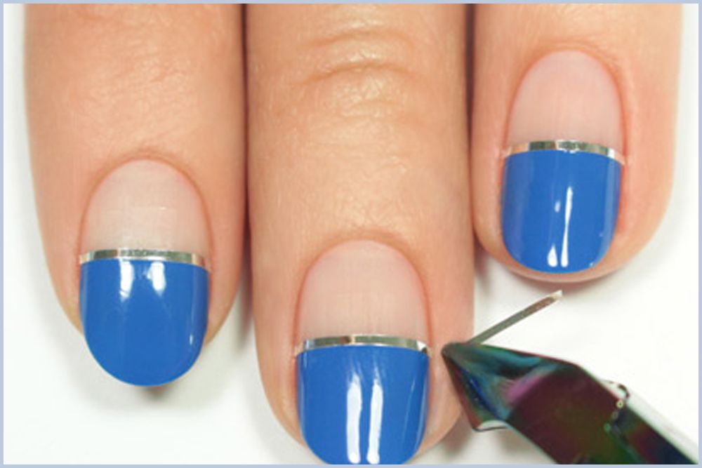 Percantik Kuku dengan Tutorial Blue dan Silver Negatif Space Nail Art Rekomendasi Popbela