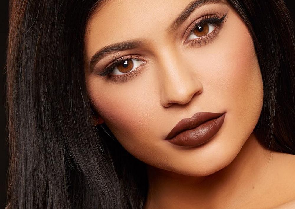 Beauty Vlogger Ini Ungkap Fakta Mengejutkan Soal Lipstik Milik Kylie Jenner yang Mirip dengan ColourPop