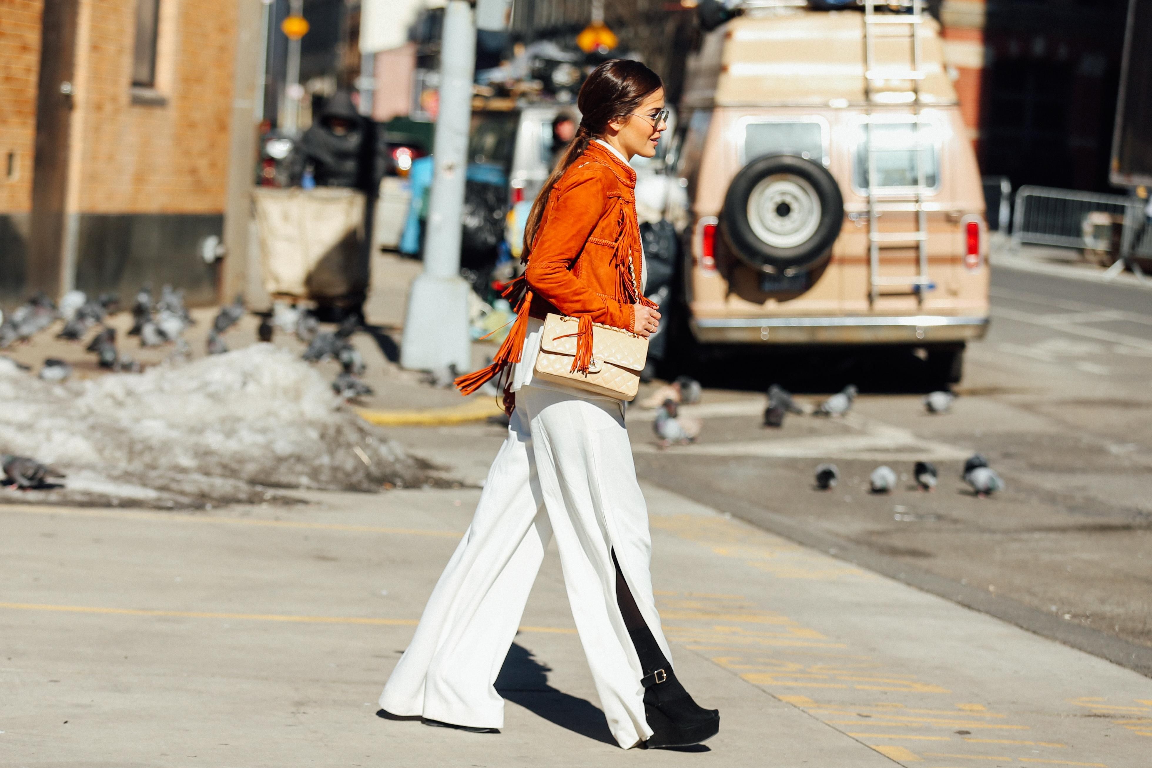 Come on, update your OOTD with 3 types of trousers that are trending at the end of the year