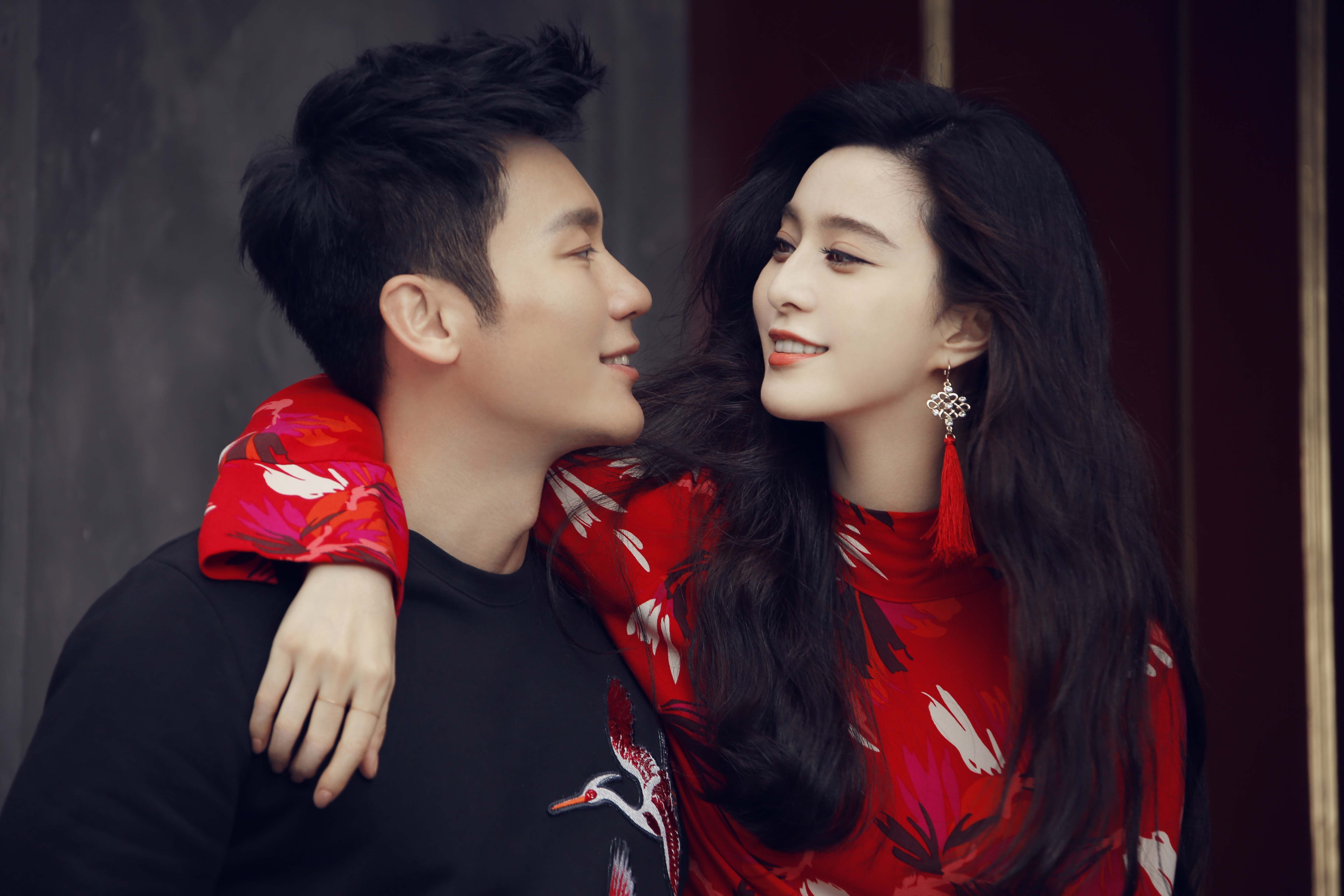 Tampil Mesra! Fan Bingbing & Li Chen Bintangi Kampanye Iklan H&M Chinese New Year