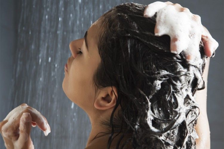Ini 6 Kesalahan yang Wajib Kamu Hindari Saat Mencuci Rambut