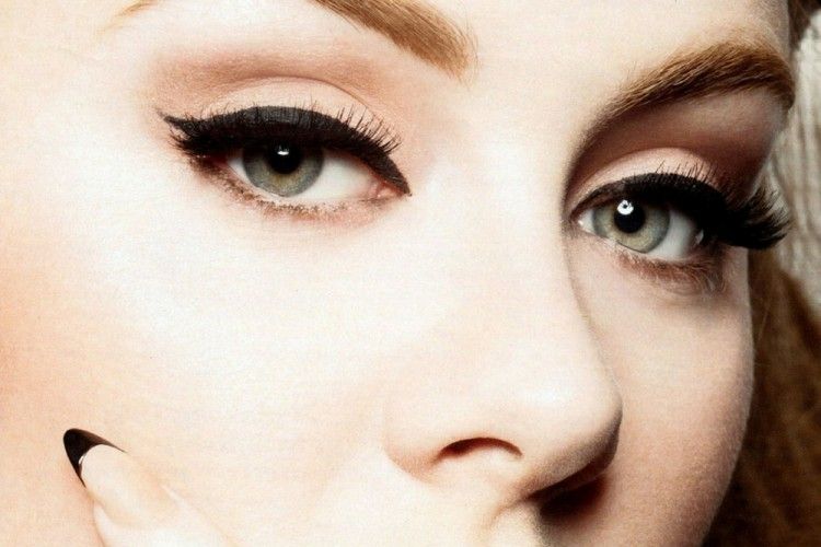 Dari Tipis Hingga Winged Liner, Ini 9 Transformasi Eyeliner dari Tahun Ke Tahun