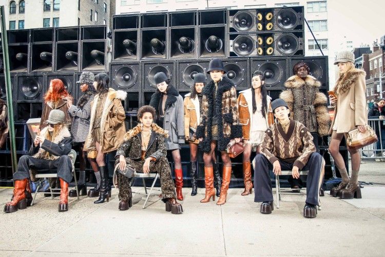 Tutup New York Fashion Week, Marc Jacobs Persembahkan Koleksi Bergaya Hip Hop!