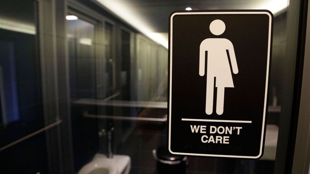 Donald Trump Buat Peraturan Penggunaan Toilet Untuk Transgender