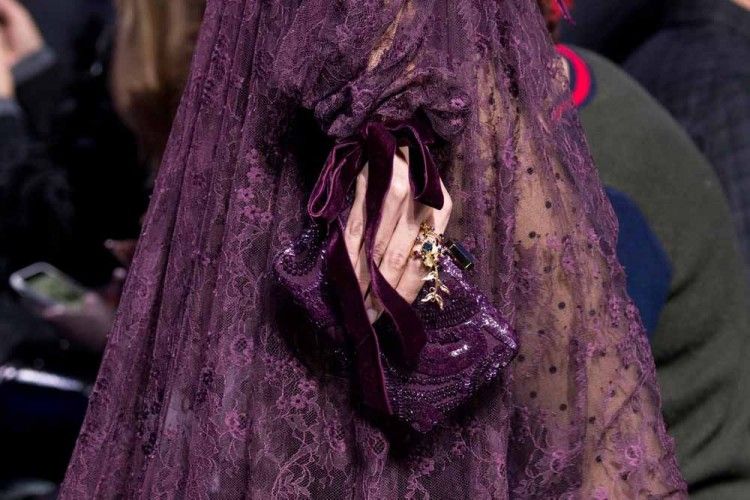 Glamor dan Unik, Ini Deretan Tas Terbaik dari Paris Fashion Week Fall 2017
