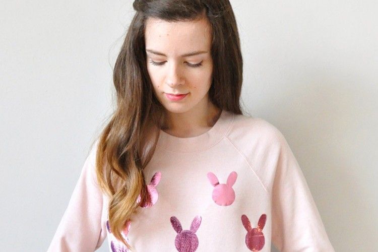 Buat Penampilan Lebih Lucu Saat Paskah dengan DIY Sweater Kepala Kelinci Ini