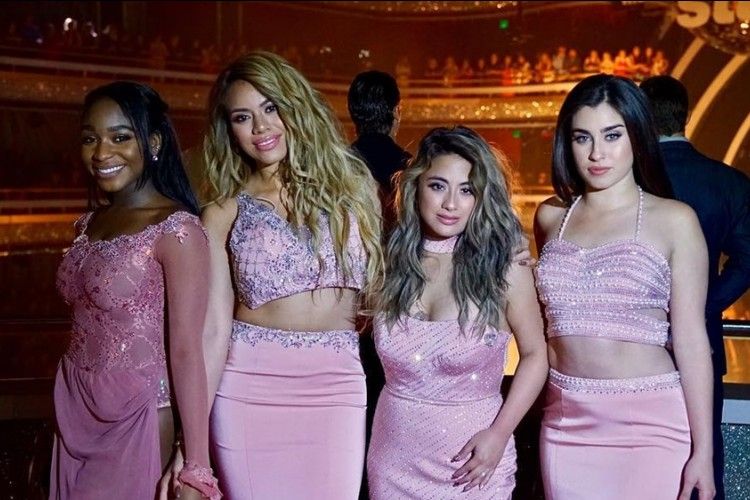Untuk Pertama Kalinya, Fifth Harmony Berbagi Cerita tentang Asmara dan Persahabatan Mereka