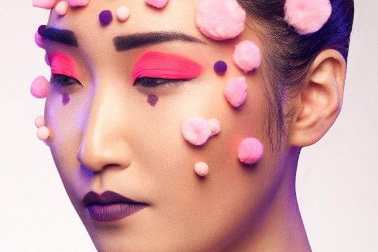 Unik! Makeup Pom-Pom jadi Tren Di Media Sosial
