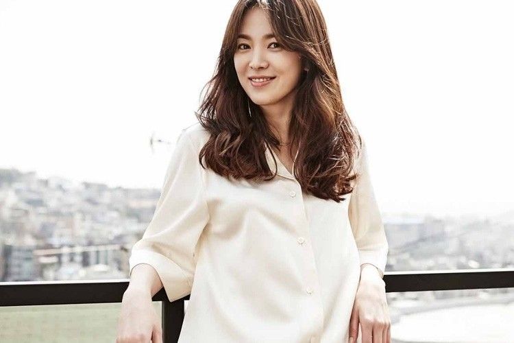 Bikin Jatuh Hati, Ini 6 Gaya Menawan Song Hye Kyo