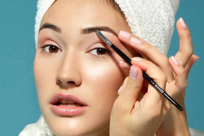 Trik Makeup Mudah dan Nggak Ribet untuk Si Hooded Eyes