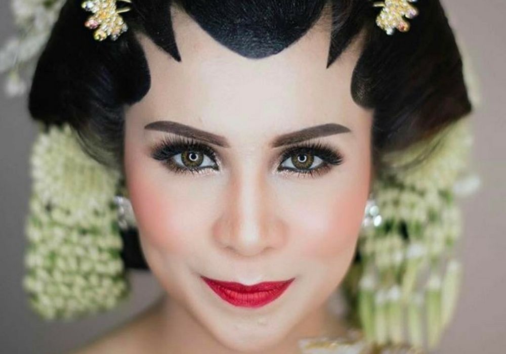 8 Inspirasi Makeup  Pengantin Adat Jawa  ala Artis