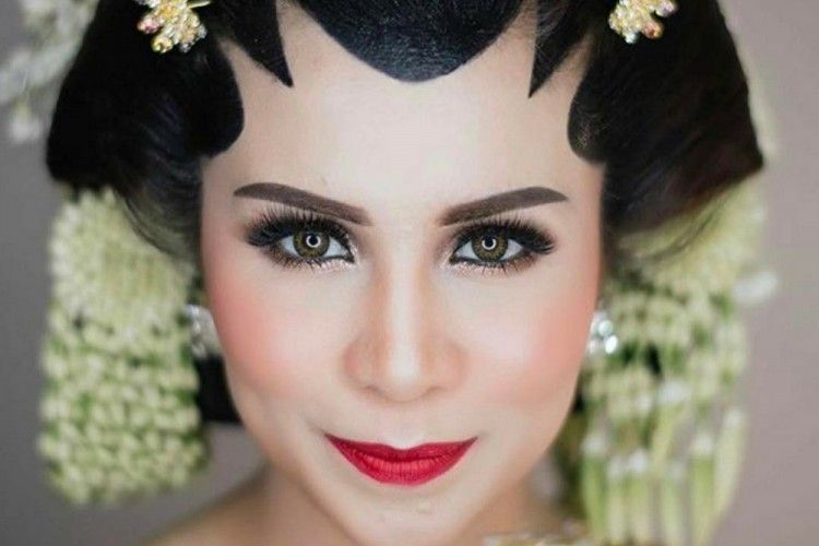 5 Inspirasi Makeup Pengantin  Adat  Jawa  ala Artis POPBELA com