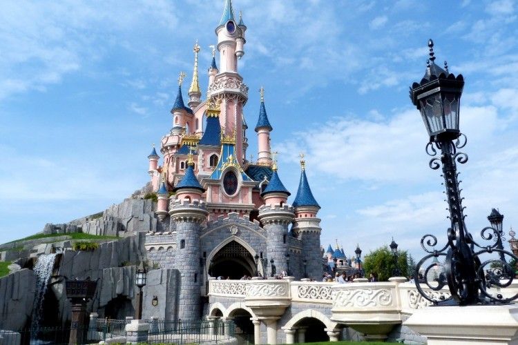 Menggemaskan Ini 13 Tujuan Wisata Disney Land Di Seluruh Dunia