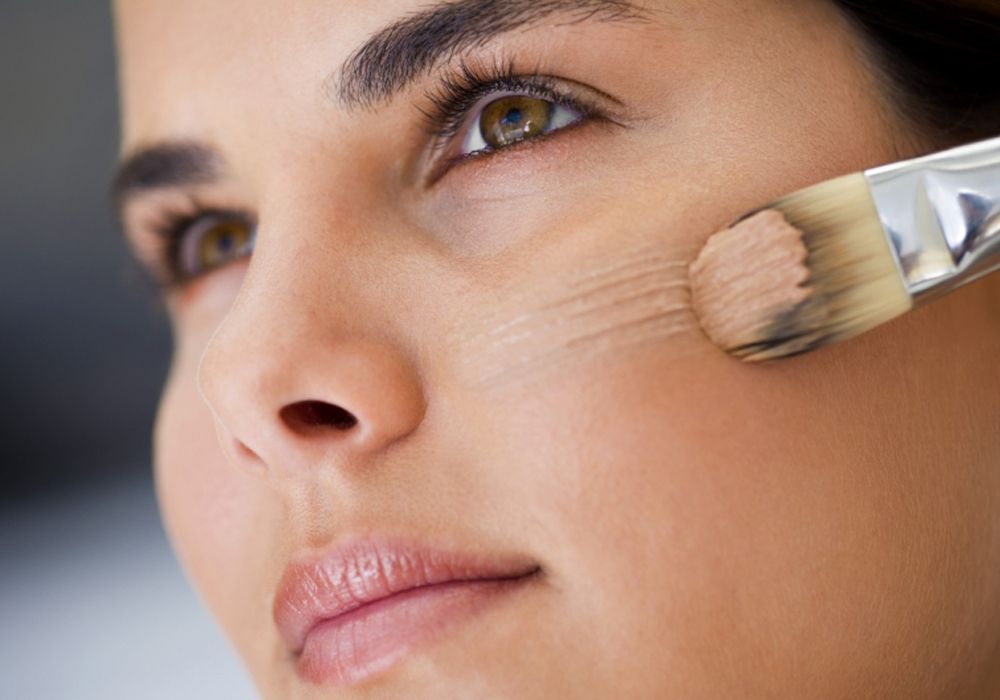 7 Kesalahan Makeup yang Bisa Menyebabkan Jerawat