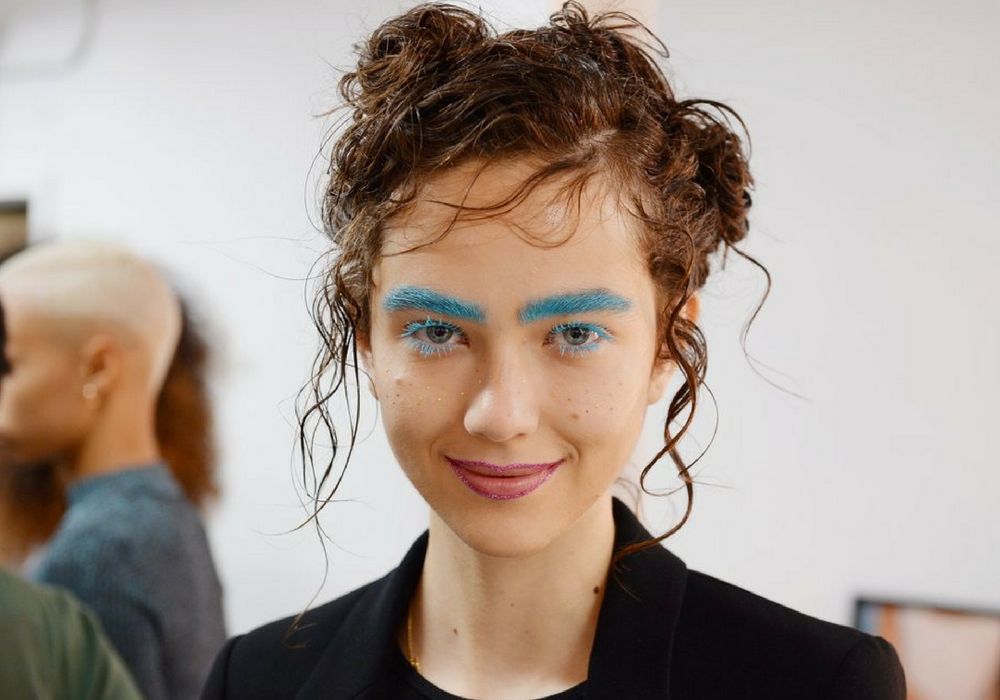 Unik Banget Ini Gaya Rambut Dan Makeup Yang Jadi Tren Di New York Fashion Week