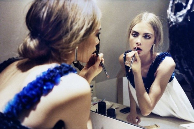 5 Pernyataan Ini Buktikan Jika Makeup Bisa Jadi Pelepas Stres