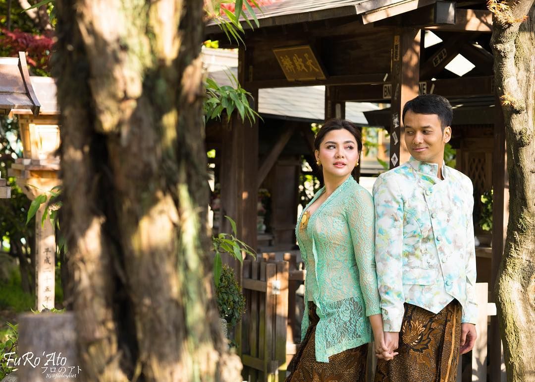 Mulai dari Prewed hingga Pernikahan, Ini 5 Busana Menawan Vicky Shu