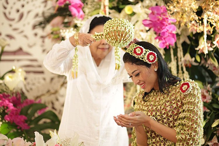 Penuh Makna Begini 7 Tata Cara Pernikahan  Adat  Jawa 