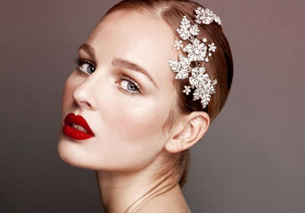 Jangan Sampai Salah, Ini 6 Momen Tepat Mengenakan Lipstik Berwarna Tegas