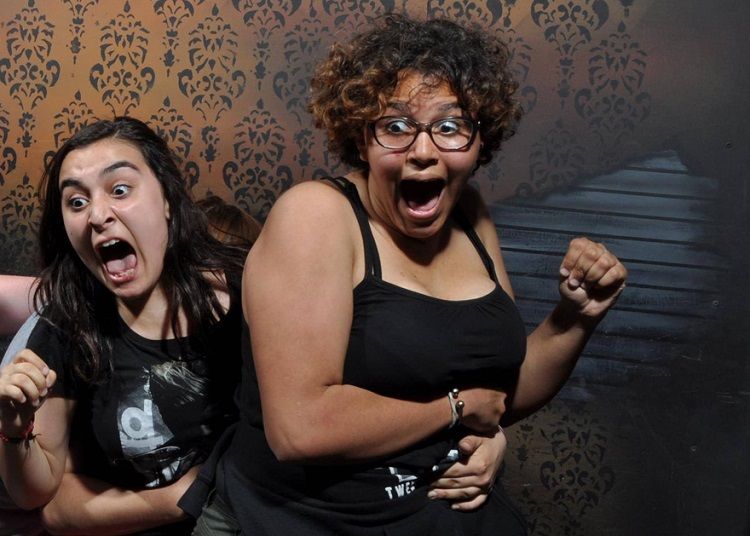 haunted-house-reactions-nightmare-fear-factory-canada-42-59e085d28ed5b-880-d663694d0436ceababb4e4ca6fc69d6e.jpg