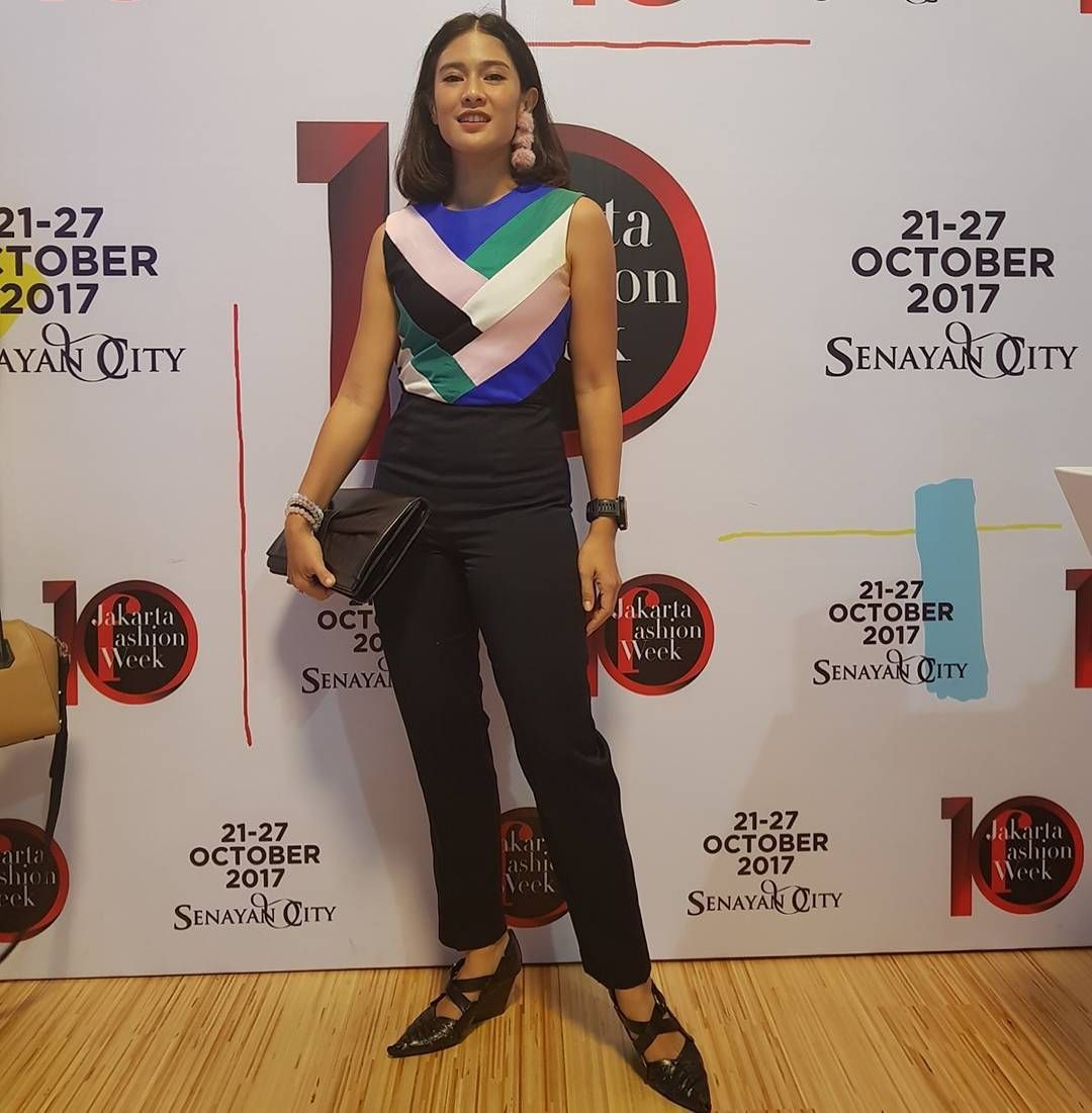 Gaya Keren para Artis di Jakarta Fashion Week 2018