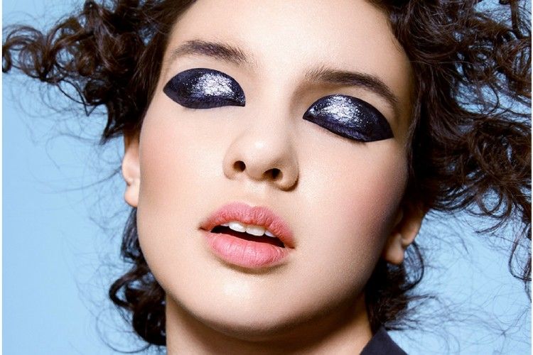 Bersih Tuntas, Ini 5 Langkah Ampuh Menghapus Makeup Mata Waterproof