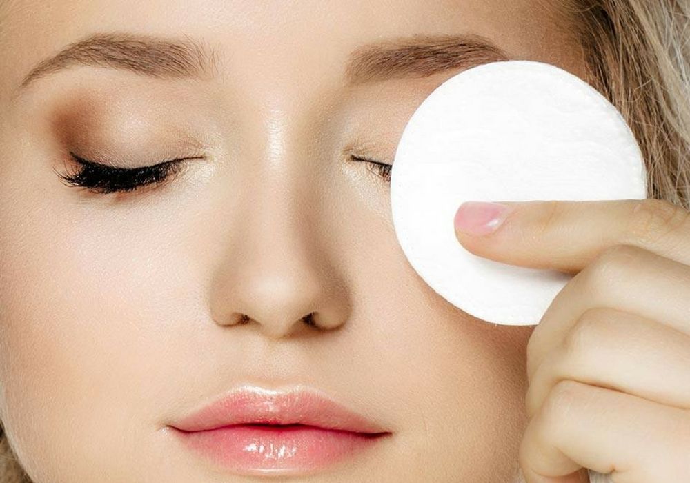 Bersih Tuntas, Ini 5 Langkah Ampuh Menghapus Makeup Mata Waterproof