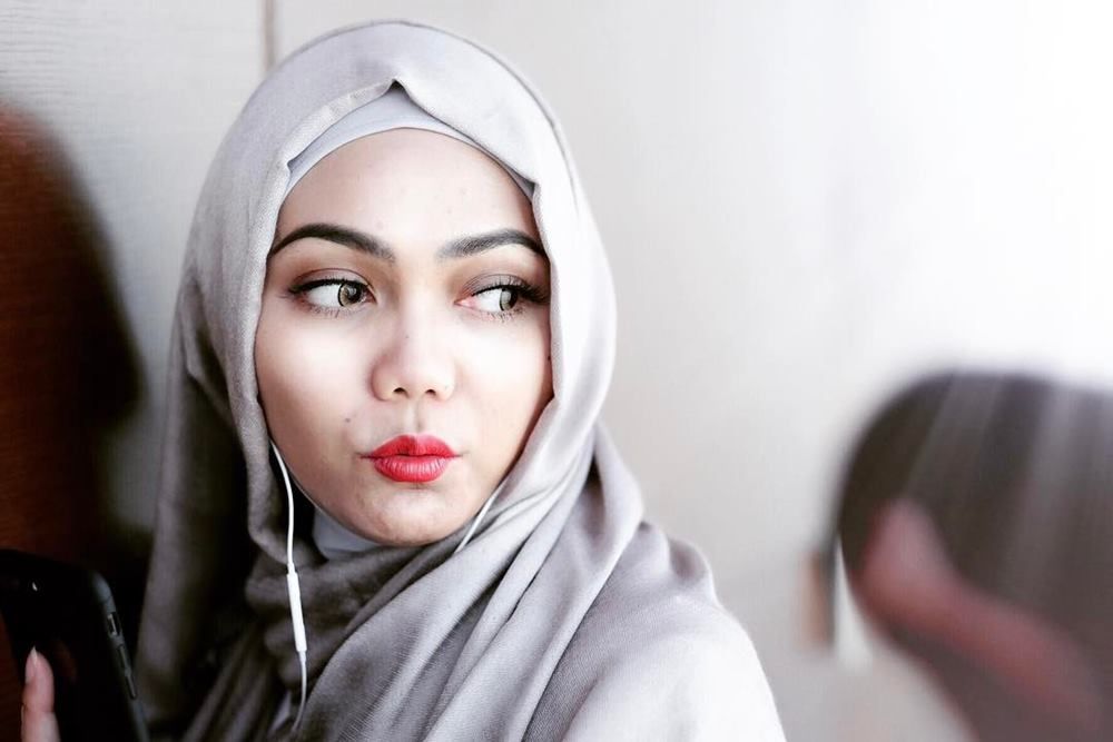 Rina Nose Lepas Hijab, Begini Tanggapan Para Netizen!