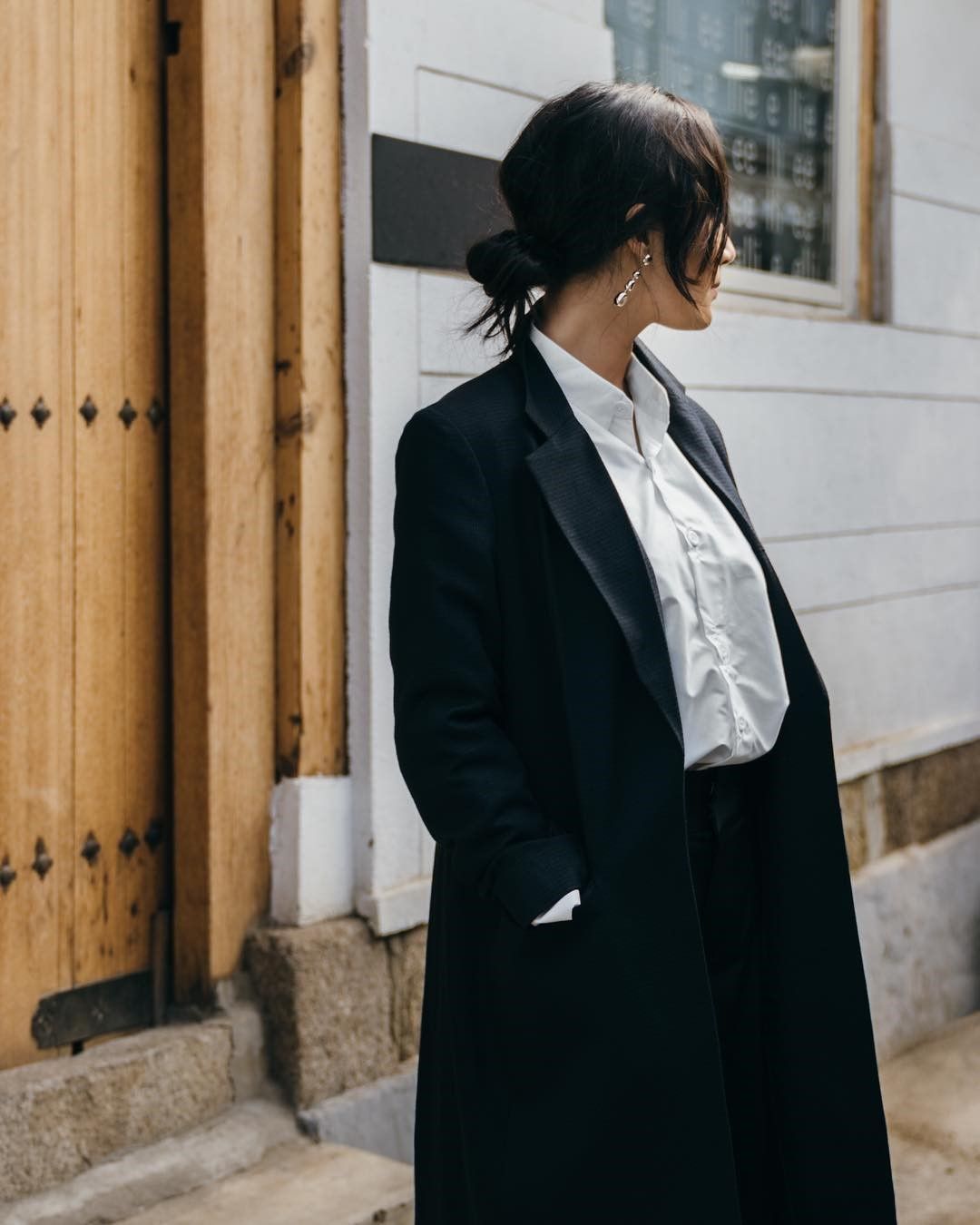 #PopbelaOOTD: Tampil Elegan dengan Black Coat A la Tatjana Saphira
