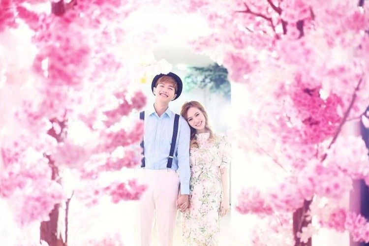 Lee Jeong Hoon dan Moa Aeim Memilih Foto Prewed-nya A la Drama Korea