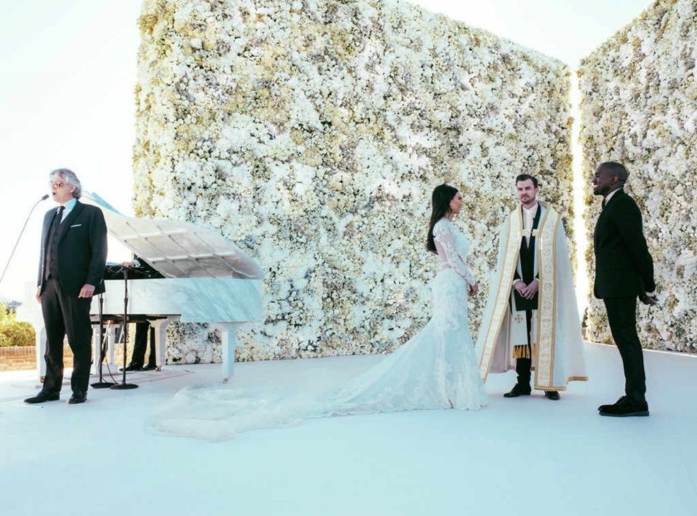 7 Inspirasi Desain Foto Booth  Pernikahan yang Instagrammable