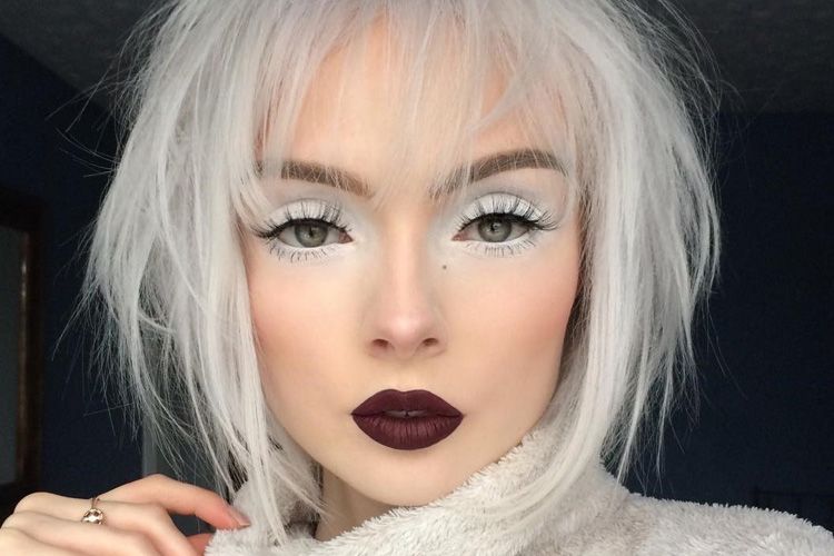 Pakai Eyeshadow Putih, Cewek Ini Hasilkan Makeup Menawan