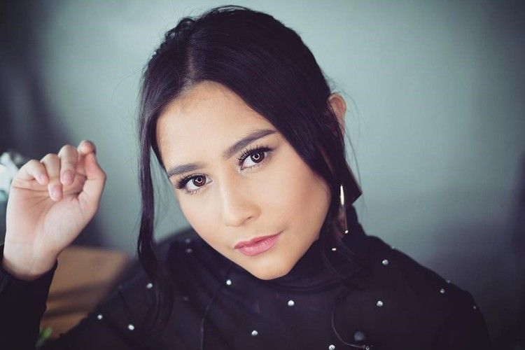 7 Tips Makeup untuk Tampil Keren di Instagram a la Prilly Latuconsina