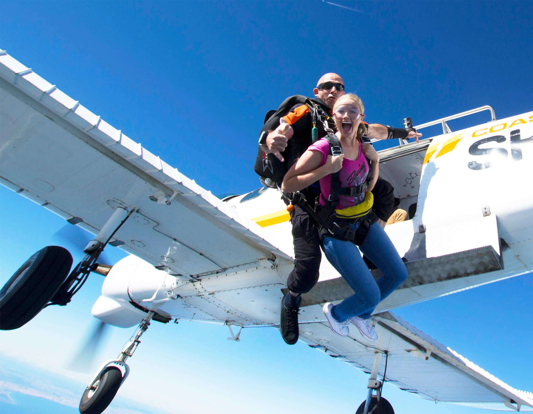 skydiving-girl-1-ee32c0ab9521dd42023bec31b0c9e3a4.jpg